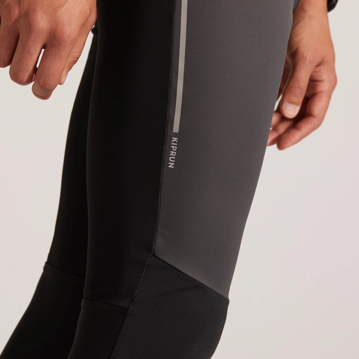 KIPRUN WARM RAIN MEN'S RUNNING TIGHTS WATERPROOF BLACK 8 KIPRUN WARM RAIN MEN'S RUNNING TIGHTS WATERPROOF BLACK - Image 8