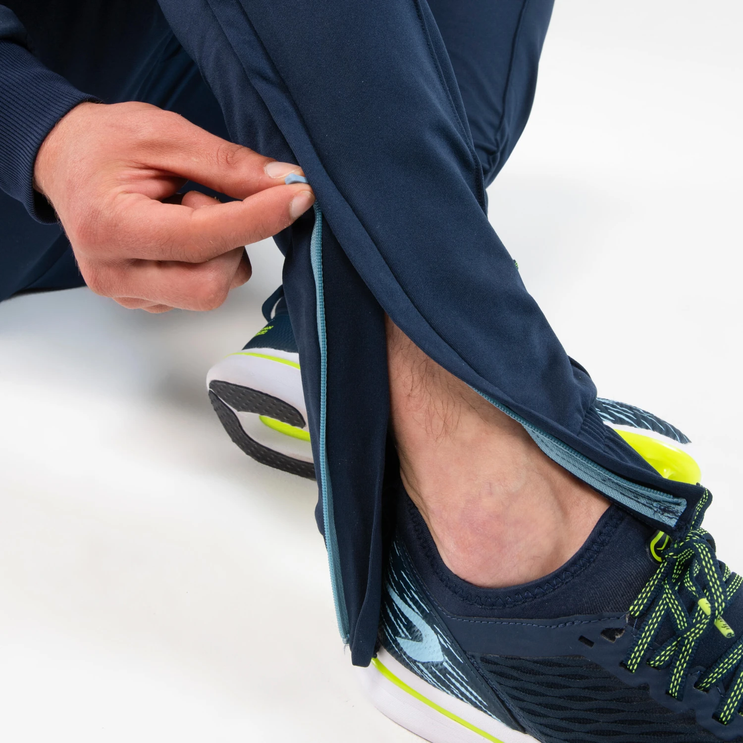 Kalenji AT PANT 900M MEN'S ATHLETICS TROUSERS WITH ZIP 5 Kalenji AT PANT 900M MEN'S ATHLETICS TROUSERS WITH ZIP - Image 5